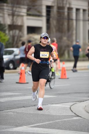Marathon runner Kat Lin Jie mid-race 